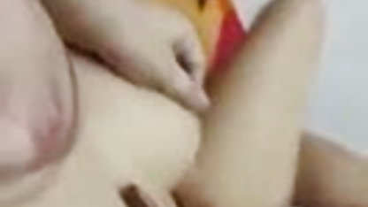 இரண்டு அழகானவர்கள் விளையாடுகிறார்கள் மற்றும் ஆடைகளை அணிவார்கள் அமெச்சூர் செக்ஸ் ஆபாச