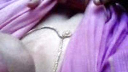 ஒரு மனிதன் இல்லாமல் நிர்வகிக்கப்படுகிறது! தனியா மனைவி முதல் முறையாக