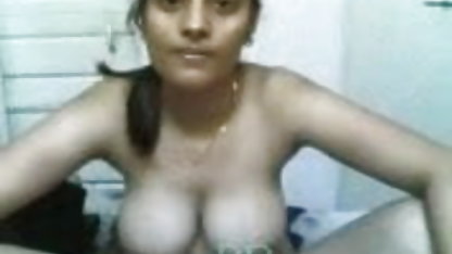 கருப்பு டிக் குதத்திற்குள் தனியா கருப்பு பிரஞ்சு ஊர்ந்து சென்றது