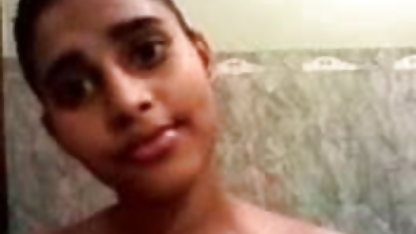 மீள் கழுதை கொண்ட தனியா பெண் கட்டுப்பாட்டில் செக்ஸ், வீட்டில் அழகு