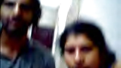 கேரேஜில் மூன்று தனியா, அமெச்சூர் ஆபாச குஞ்சுகள் குறும்பு