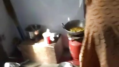 இருண்ட தோல் அமெச்சூர் செக்ஸ் அரட்டை அழகு ஒரு சுருள் ஆணுடன் வேடிக்கையாக உள்ளது