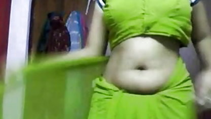 இயற்கையில் முடிந்தது தனியா பெண் கட்டுப்பாட்டில் செக்ஸ் மசாஜ்