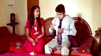 அனல் ப்ரூனெட்ஸ் தனியா செயற்கை ஆண்குறி பூல்