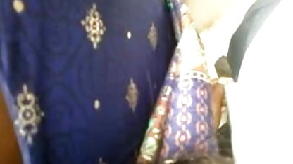 மூன்று பெண்கள் பிரிட்டிஷ் ஆபாச வீட்டில் மற்றும் அவர்களின் பொம்மைகள்