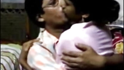 டில்டோவுக்கு உதவ ரியல் அமெச்சூர் ஆபாச படங்கள் உறுப்பினர்