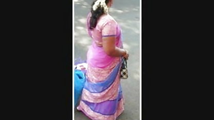 என் கால்களை நக்கு! பொன்னிற தனியா ஆபாச