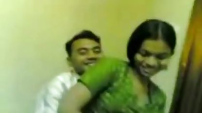 சிவப்பு ஃபிஷ்நெட் மட்டும் தனியா ஆபாச காலுறைகளில் ஆசிய செக்ஸ்