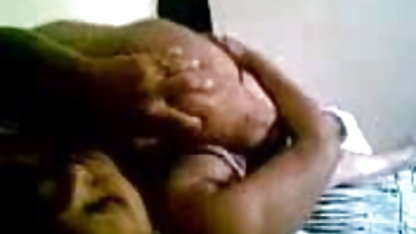 முலாம்பழத்திற்கு இடையில் பொன்னிறமும் டிக் பெரிய மார்பகங்கள், வீட்டில்