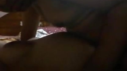 ஒரு ஹோட்டலில் இரண்டு வீட்டில் ஆசிய அமெரிக்க நாட்டுக்காரன் பேரிடம் சரணடைந்தார்