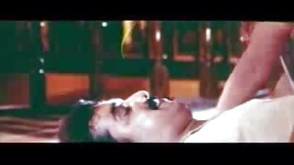 மீண்டும், லெஸ்பியன் வாய்வழி மூச்சுத்திணறல் போது ஒரு உச்சியை அமெச்சூர் ஆபாச பிடித்து பெறுகிறது