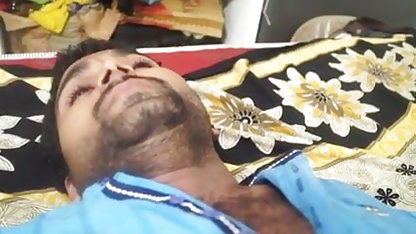 தெருவில் மசாஜ் கே தனியா பொது செய்யுங்கள்