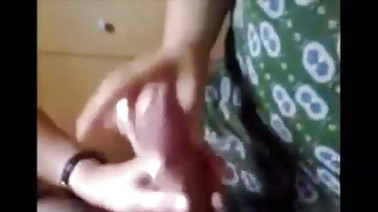 கவர்ச்சிகரமான தனியா, முதிர்ந்த மனைவி முலாம்பழம்கள்!
