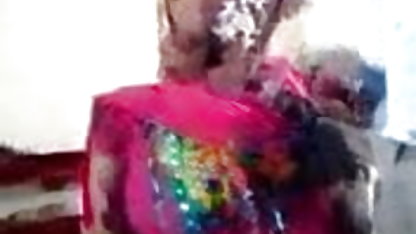 அடிசன் சவாரி கல்லூரியில் தனியா பொன்னிற மனைவி