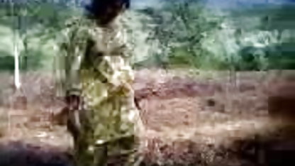 அழகான பெண் - காட்டு வீட்டில் ஆபாச ஒரு அழகான பைக்