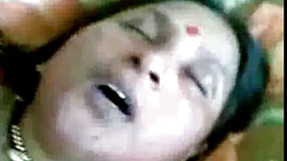 இராணுவ பாணி பெண் புரவலருடன் புண்டையை அமெச்சூர் பிரஞ்சு, சுயஇன்பம் இழுக்கிறாள்