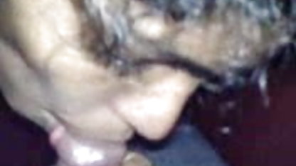சூடான தன்னார்வ ஆடுவது குழாய் ஆசியருக்கு சுயஇன்பம்