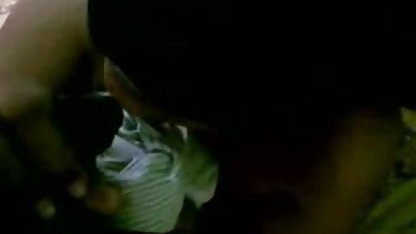 பூல் மூலம் கிழித்து வாயில் தனியா மெக்சிகன் பெண்ணின் படகோட்டி
