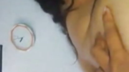ஒரு இரவு விடுதியில் அமெச்சூர் குழாய் முத்தம் மற்றும் தனியா