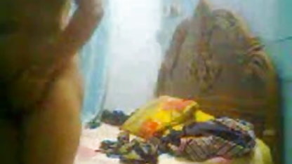 அலிக்சிஸ் ஃபாக்ஸ் தனது வாயில் உற்சாக தங்க நிற பல பளப்பான முடி ஒரு பெரிய டிக் பெறுகிறார்