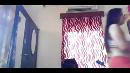 ஒரு உறுப்பினருக்கு பழக்கமான தன்னார்வ குளியலறை செக்ஸ் மசாஜ்