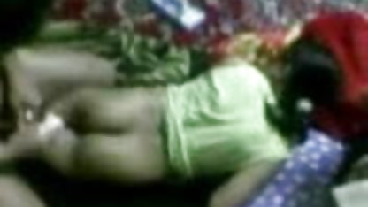 அவன் அவளை செக் ஆபாச வீட்டில் மகிழ்வித்தான்
