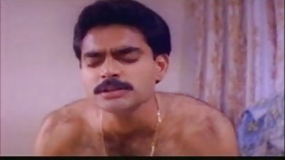 எரிந்த கே டாடி தனியா கணவர் ஒரு நேர்மையான வீடியோவைப் பார்க்கிறார்