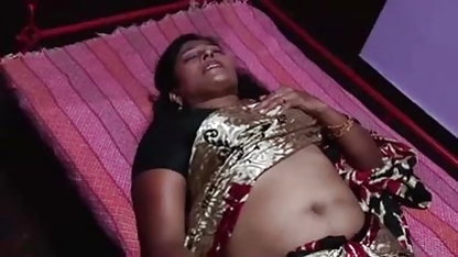 ஏவாளிலிருந்து அமெச்சூர் பிஜே அழகான தனியா