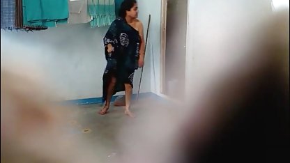 ஒரு தனியா ஒரு விதமான ஸெக்ஸ் பொசிஷன் அவிழாத புண்டைக்கு பெரிய டில்டோ