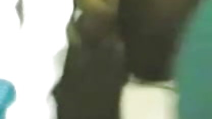 உள்ளாடைகளில் மெல்லிய நிர்வாணமாக தனியா பெண்கள் ஆசிய