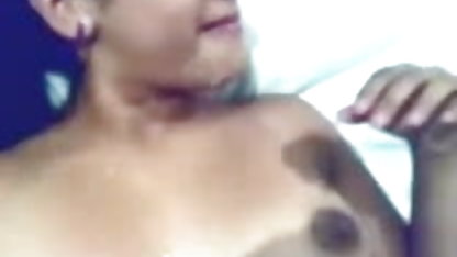 ஈர்ப்பு விசையால் மறைக்கப்பட்ட கேம் செக்ஸ் தன்னைப் பிடித்துக் கொண்டு நாயிடம் சரணடைந்தார்