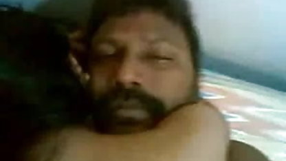 டில்டோவுக்கு பதிலாக, ஷாம்பு ஒரு ஜாடி தனியா மனைவி முதல் அமெரிக்க நாட்டுக்காரன்