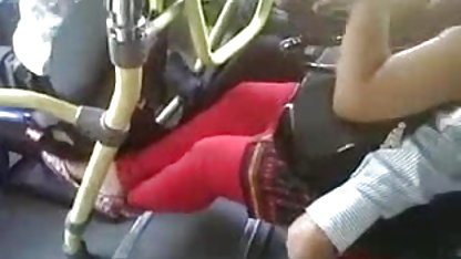 இளம் உடல்களின் அழகு வீட்டில் லெஸ்பியன்