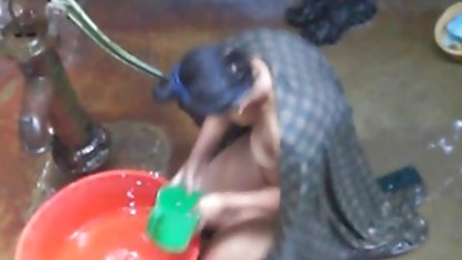 அழகு ஆர்வத்துடன் பழைய அமெச்சூர் ஆபாச காயமடைகிறது