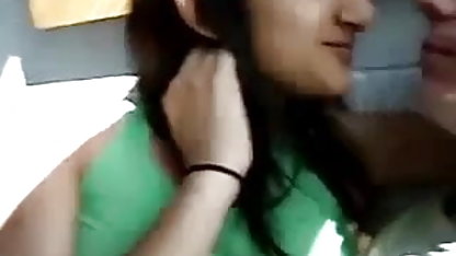 தொண்டையில் ஆழமான சேவல் தனியா கடின செக்ஸ்
