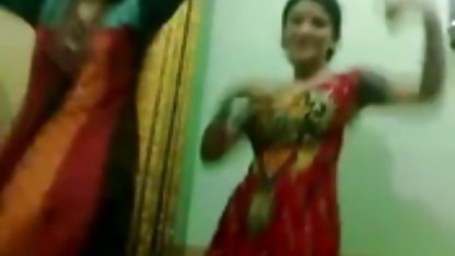 கொம்பு பிச் மற்றும் அமெச்சூர் செக்ஸ் காப்பியங்களில் துணி ஒரு செக்ஸ் இயந்திரம்