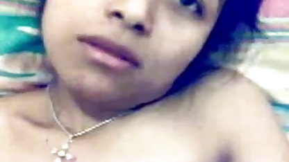 இரண்டு ஆண்கள் சிசிலியா வேகாவைக் கிழித்து வீட்டில் பொது ஆபாச எறிந்தனர்
