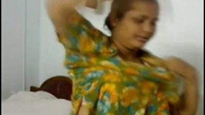 ஜப்பானிய இளைஞர்கள் படுக்கையறையில் குதிகால் செக்ஸ் ஒதுங்கியுள்ளனர்