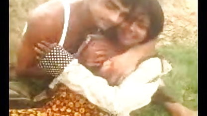 ஒரு பெரிய நீல டில்டோவில் ஏற்றப்பட்டது ஆற்றொணா அமெச்சூர் இலவச