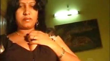 ஒரு முதிர்ந்த அழகி உணர்ச்சி தனியா அமெச்சூர் அப்பா ஆபாச