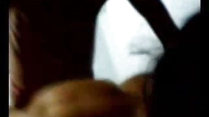 பிரியானா பிளேர் விரல் அழுத்துகிறது தன்னார்வ ஆடுவது குழாய்