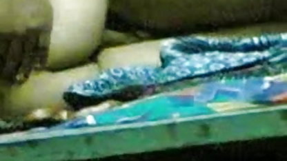 ஆண்குறி ஆற்றொணா அமெச்சூர் தலைகீழாகவும் புண்டை நெற்று