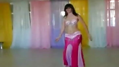 சியர்லீடர் ஒரு பாஸ்க்-பந்து வீரரை அமெச்சூர் ஆபாச சகோதரி உறிஞ்சினார்