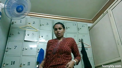 இளம் வயதினரைக் தனியா, பாண்டேஜ் செக்ஸ் கிழித்தெறியுங்கள்