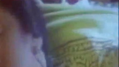 அபிமான இளம் அழகு மற்றும் அவரது பொம்மைகள் இளம் அமெச்சூர் நிர்வாண