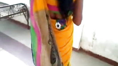 பையன் ஒரு அழகான குறுகிய அமெச்சூர் பழைய இளம் ஆபாச கண்களைப் பிடித்தான்