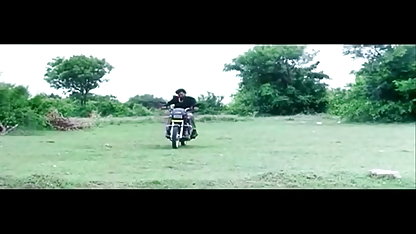 கண்ணாடிகளுக்கு இல்லத்தரசிகள் நிர்வாணமாக வாய்வழி மசாஜ்
