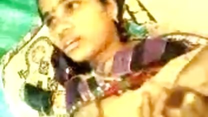 ஒரு அழகான அழகி சூடான தனியா பெண் கட்டுப்பாட்டில் செக்ஸ் வயதான பெண்மணி குத