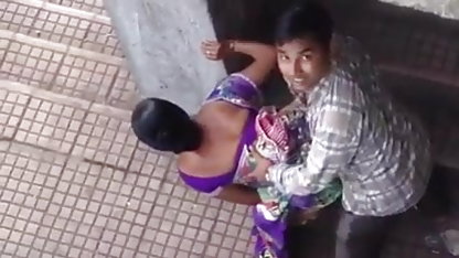 ஒரு மனிதனின் தனியா பெண் கட்டுப்பாட்டில் செக்ஸ் மசாஜ் ஆசனவாய் விரல்