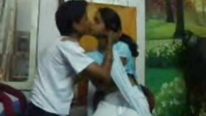 கண்ணாடிகளுடன் பொருந்தக்கூடிய சிறந்த அமெச்சூர் காரன் ஆசிய